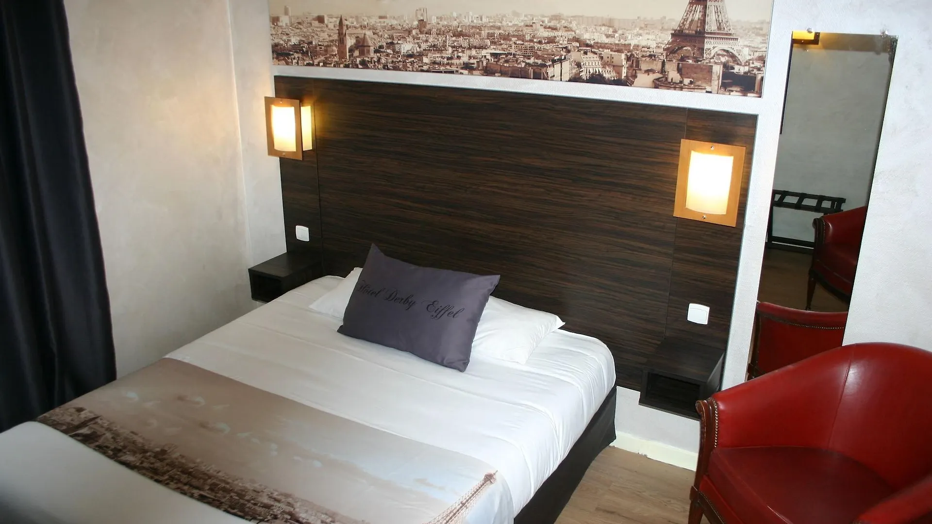 Derby Eiffel 3*