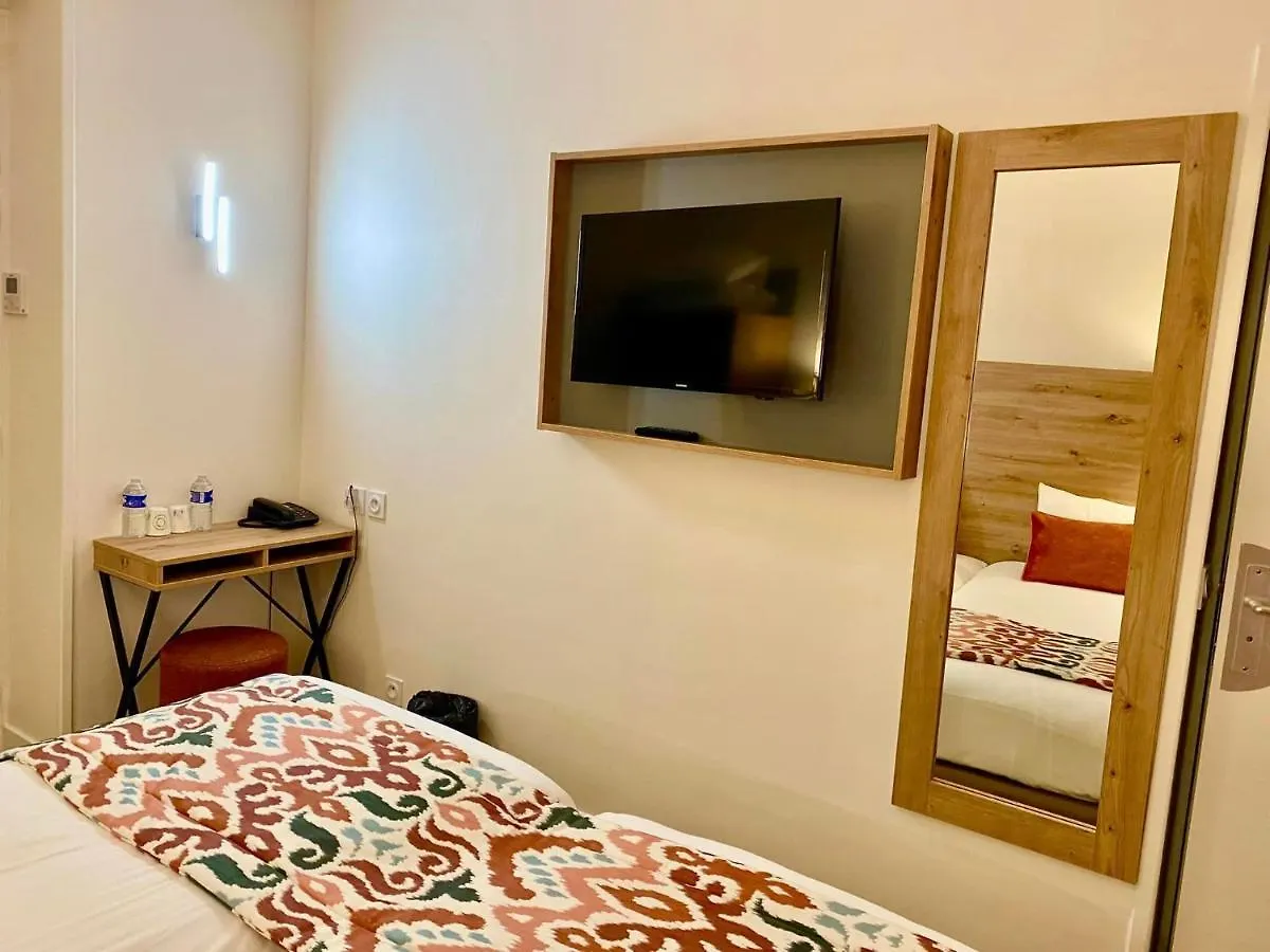 Derby Eiffel Otel Paris