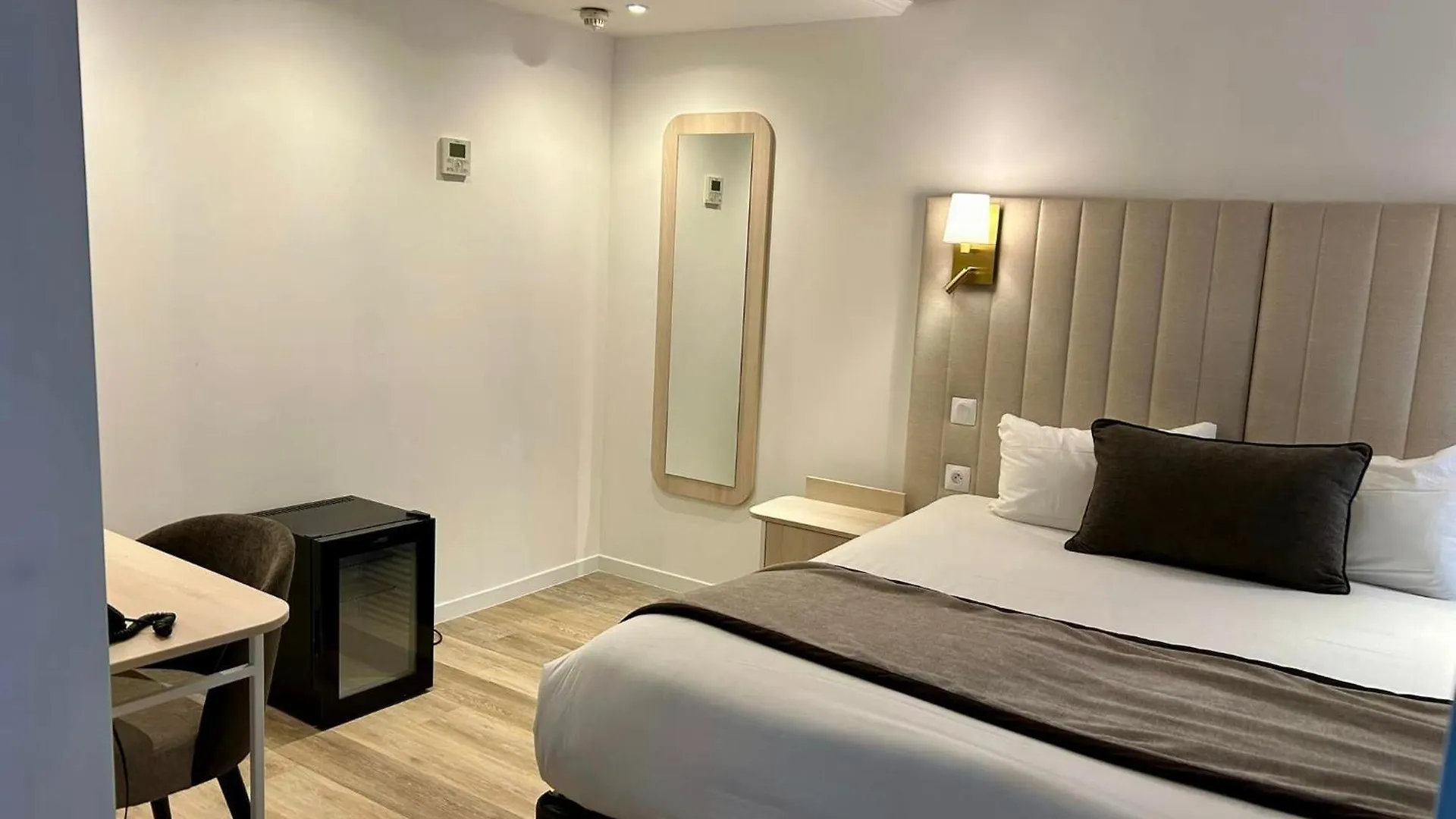 Otel Derby Eiffel Paris