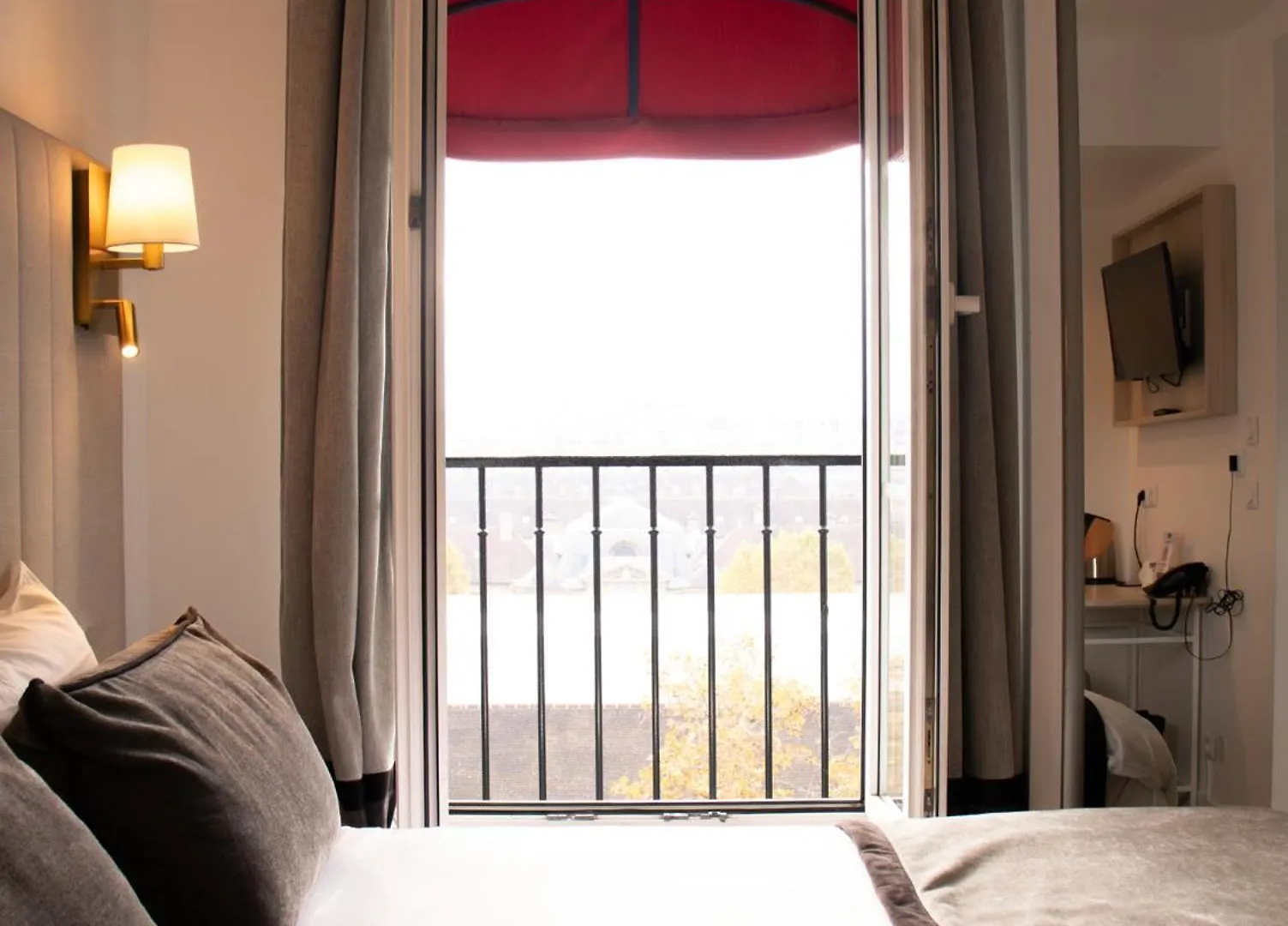 Derby Eiffel 3* Paris